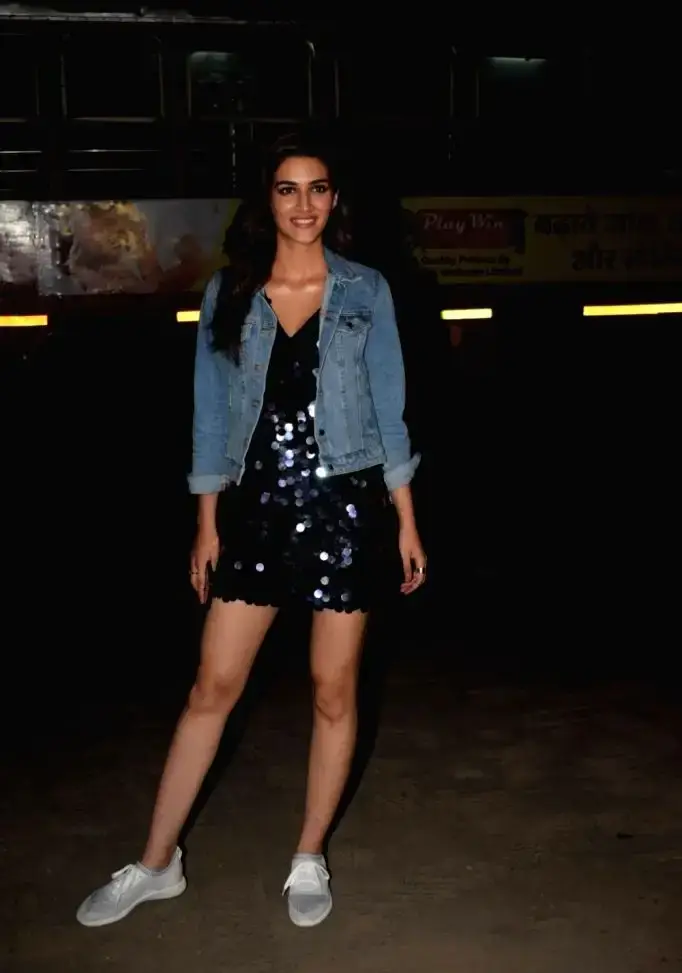 Beautiful Bollywood Actress Long Legs Show Stills